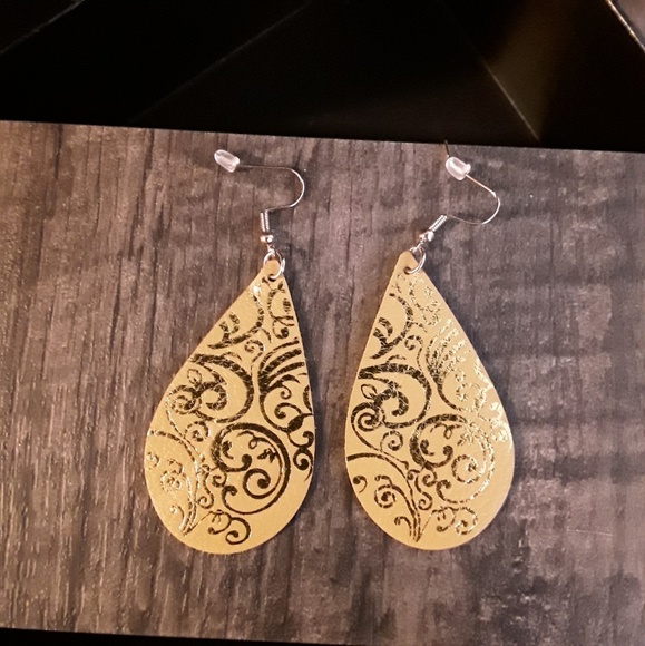 NEW Leather Droplet Earrings - Picture 3 of 5